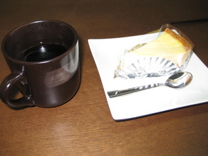 弁護士8年目記念 ケーキ&コーヒー.JPG